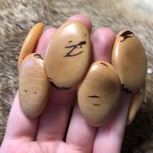 Handmade Tagua nut stretch bracelet